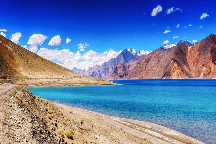 🏔️ “Magical Ladakh Adventure – Leh, Nubra & Pangong (6 Days / 5 Nights)”