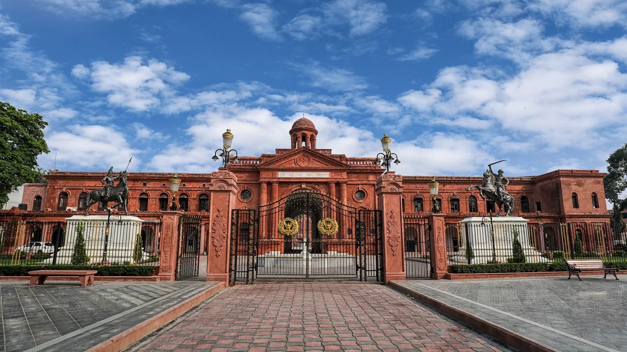 Himalayan Retreat with Amritsar – 6 Days / 5 Nights (Flight Included | 3★ Stay) ✈️🏔️