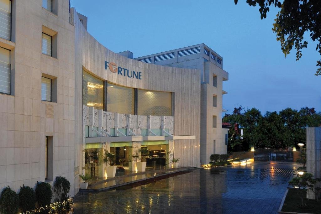 Fortune Sector 27, Noida