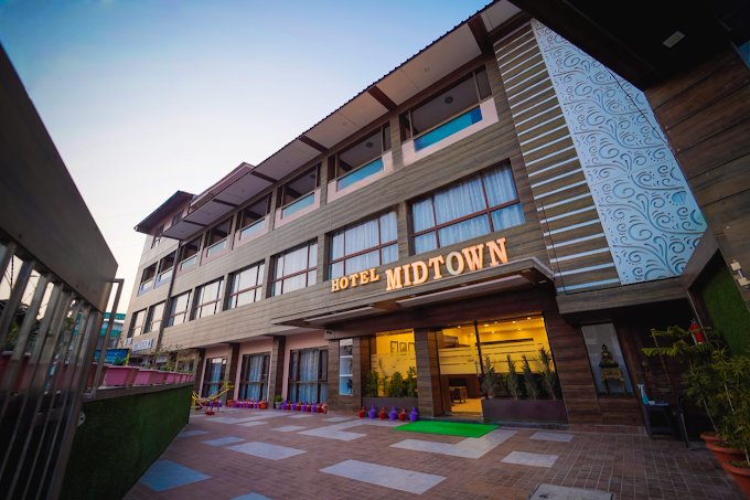 IV The Midtown Hotel