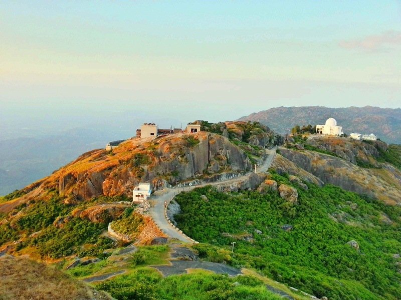 Mount Abu Local Sightseeing: Guru Shikhar & Temples