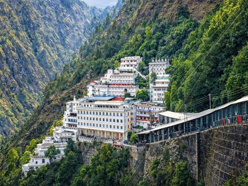 From Noida: Vaishno Devi Tour Package by Cab