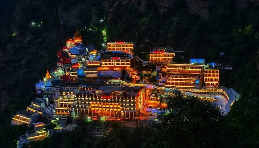 From Noida: Vaishno Devi 3 Days Tour Package by Cab